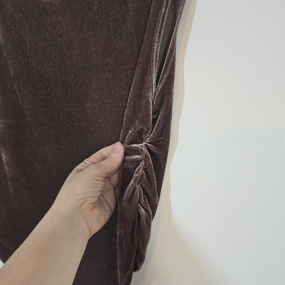 New Reformation Lindy Mockneck Top in Umber Velvet Medium - Picture 6 of 9